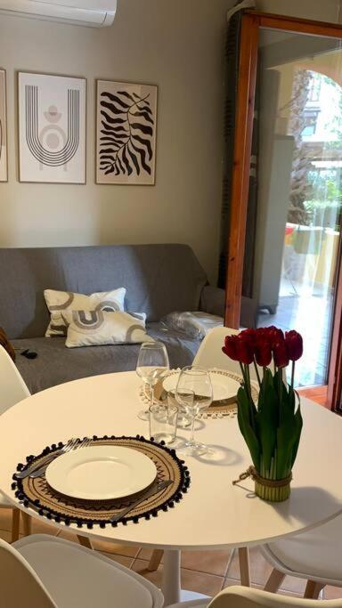 Nest House - Esclusivo Appartamento Marina Di Olbia- Mater Olbia - Beaches - Close To The Airport - Private Parking- Full Comforts - Eksteriør billede