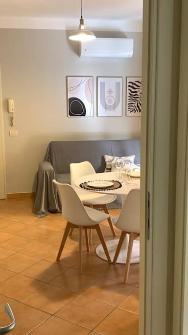 Nest House - Esclusivo Appartamento Marina Di Olbia- Mater Olbia - Beaches - Close To The Airport - Private Parking- Full Comforts - Eksteriør billede