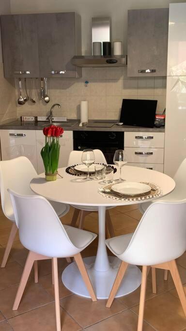 Nest House - Esclusivo Appartamento Marina Di Olbia- Mater Olbia - Beaches - Close To The Airport - Private Parking- Full Comforts - Eksteriør billede