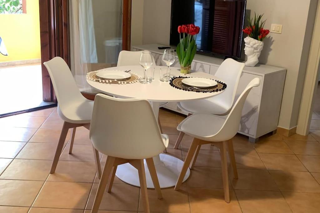 Nest House - Esclusivo Appartamento Marina Di Olbia- Mater Olbia - Beaches - Close To The Airport - Private Parking- Full Comforts - Eksteriør billede